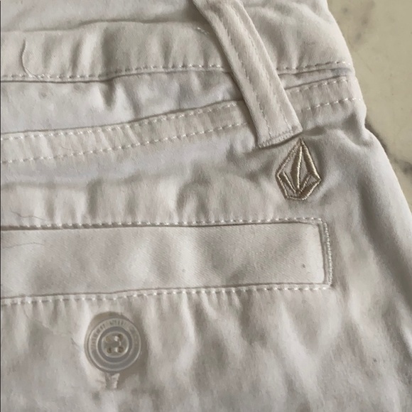 Volcom women’s shorts - Picture 3 of 3